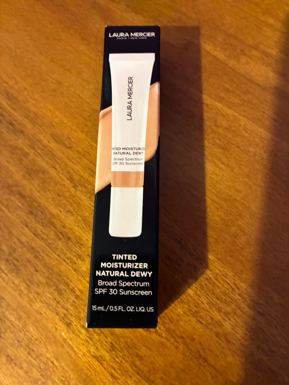 laura mercier Natural Dewy Tinted Moisturizer - 3N sand
NIB
